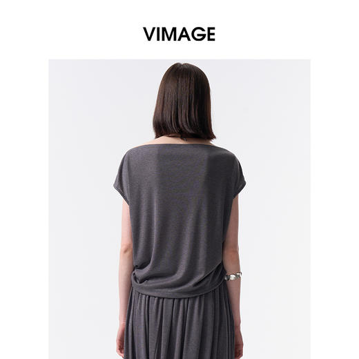VIMAGE纬漫纪2026夏季新款一字领通勤百搭慵懒气质上衣V2513222 商品图4