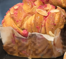 草莓奶酥吐司