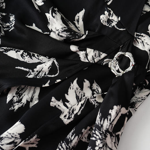 EITIE爱特爱气质优雅法式印花收腰显瘦连衣裙2026夏季新款8607315 商品图5