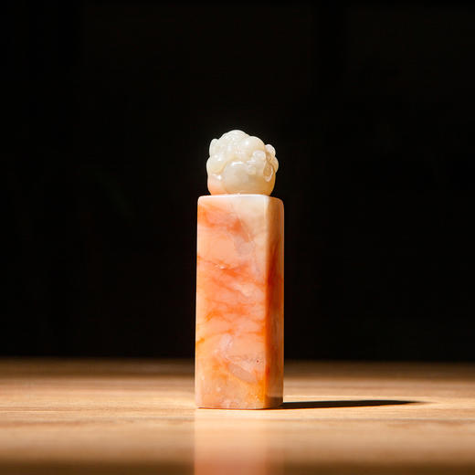 寿山石芙蓉老料雕“狮子戏球”方章 商品图4