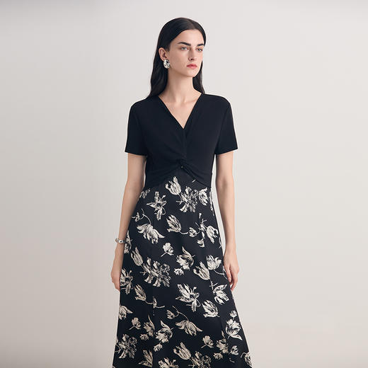 EITIE爱特爱法式优雅气质印花V领修身显瘦连衣裙2026夏新款8607314 商品图1