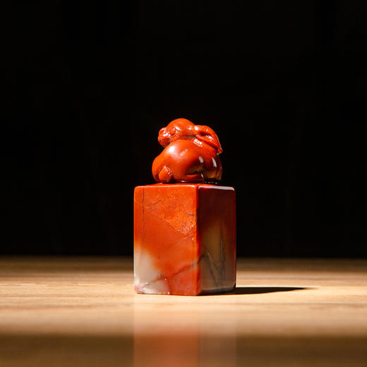 寿山石高山老料雕“玉兔”方章 商品图5