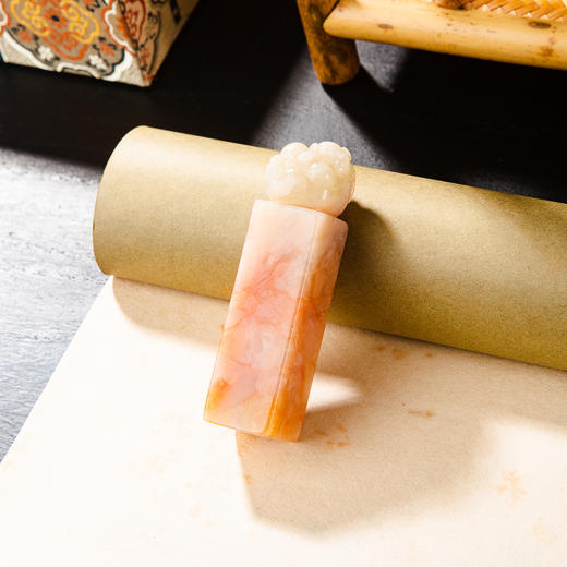 寿山石芙蓉老料雕“狮子戏球”方章 商品图8