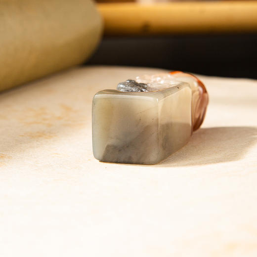 寿山石鸡母窝老料雕“刘海戏金蟾”方章 商品图8