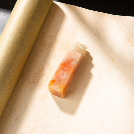 寿山石芙蓉老料雕“狮子戏球”方章 商品图7