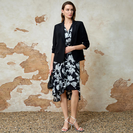 EITIE爱特爱夏新款气质干练通勤抽褶七分袖修身西装外套7803510 商品图7