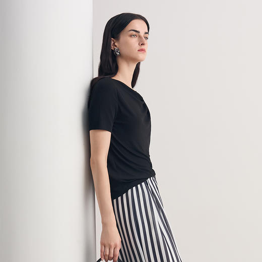 EITIE爱特爱2026夏季新款时尚修身显瘦黑色T恤上衣8602301 商品图2