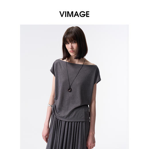 VIMAGE纬漫纪2026夏季新款一字领通勤百搭慵懒气质上衣V2513222 商品图3