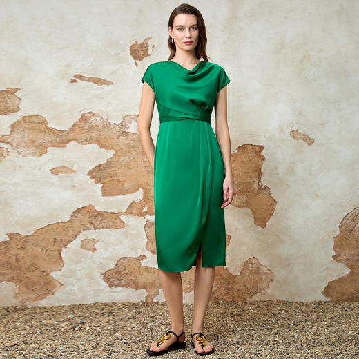 EITIE爱特爱气质荡领提褶收腰开叉缎面连衣裙夏新款8207938 商品图1