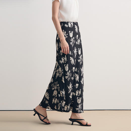 EITIE爱特爱优雅显瘦通勤黑白印花A字半身裙2026夏季新款8606303 商品图2