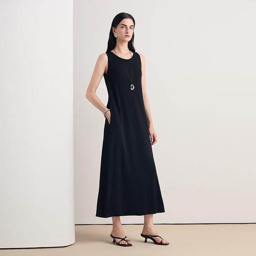 EITIE爱特爱时尚简约圆领通勤无袖黑色连衣裙2026夏季新款8607316 商品图2