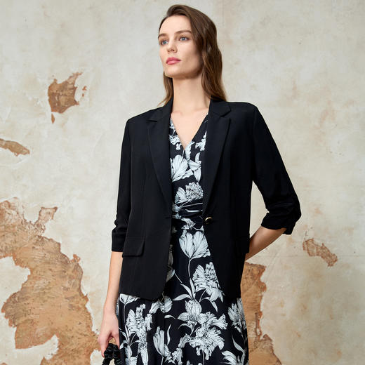 EITIE爱特爱夏新款气质干练通勤抽褶七分袖修身西装外套7803510 商品图6