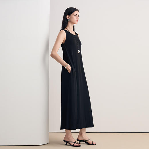 EITIE爱特爱时尚简约圆领通勤无袖黑色连衣裙2026夏季新款8607316 商品图1