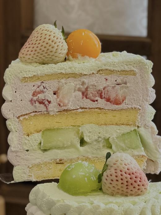 【女王节限定】草莓玫珑水果蛋糕 商品图1