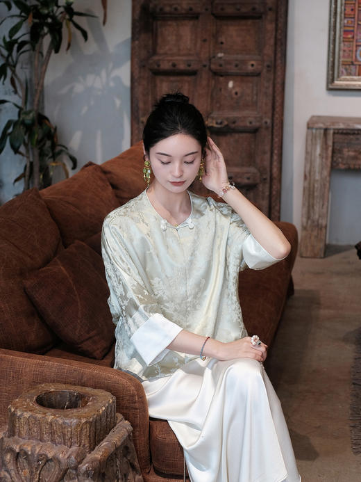 盛唐婧 |圆领双耳盘扣丝麻中袖外套 商品图1