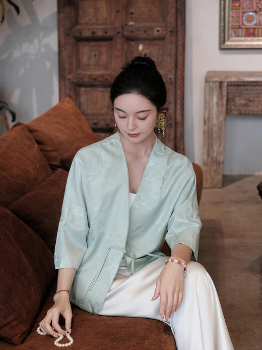 盛唐婧 |真丝花罗V领小外套 商品图1