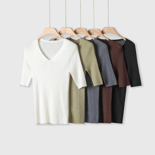 女士扬子精纺羊毛无缝V领中袖套头衫 商品图0