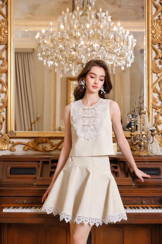 波浪浮雕花边杏色半裙 商品图1