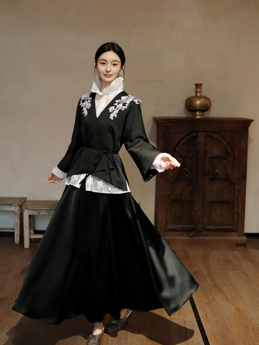 廷前观棠 | 紫微墨黑交襟外套 商品图7