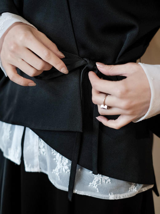 廷前观棠 | 紫微墨黑交襟外套 商品图4