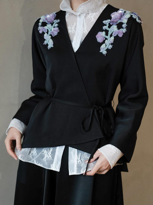 廷前观棠 | 紫微墨黑交襟外套 商品图1