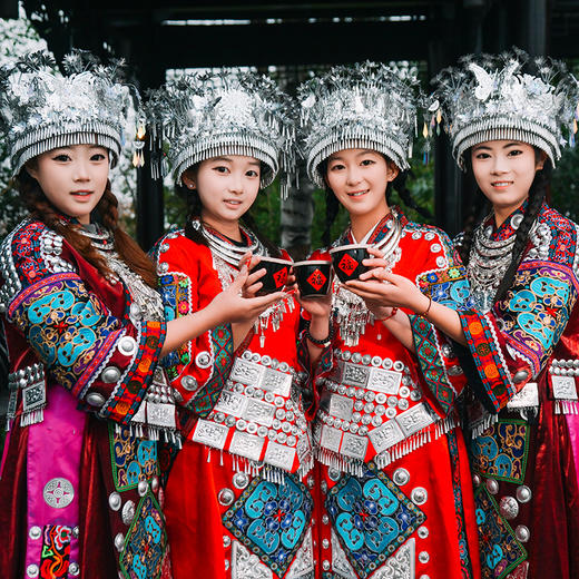 【8英寸生日蛋糕+高山流水3人表演套餐】（阿妹或阿哥）上门：敬酒/免费5斤米酒/打歌舞/多段苗族特色舞蹈/互动/祝福/大合照 商品图0