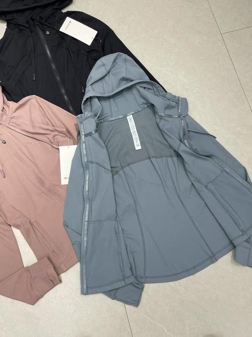 LULU家裸感面料女士带帽运动夹克..各位女神的最爱.. 商品图4
