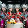【6层大蛋糕+2个苗族阿妹套餐】含2个阿妹上门：敬酒/免费5斤米酒/打歌舞/多段苗族特色舞蹈/互动/祝福/大合照 商品缩略图0