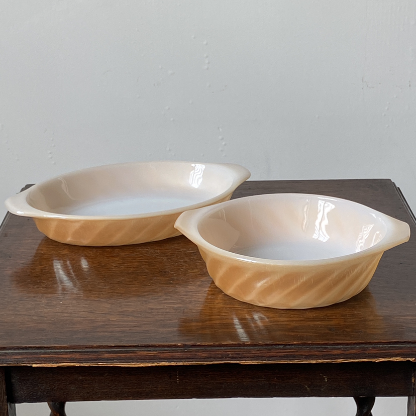 【苏州】美国FireKing火桃色双耳奶玻璃器皿 一款入 X1488