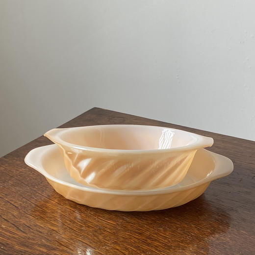 【苏州】美国FireKing火桃色双耳奶玻璃器皿 一款入 X1488 商品图5