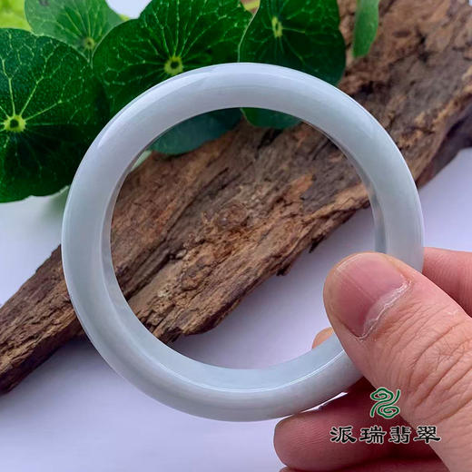 派瑞翡翠 翡翠手镯 糯种 浅绿色 商品图3