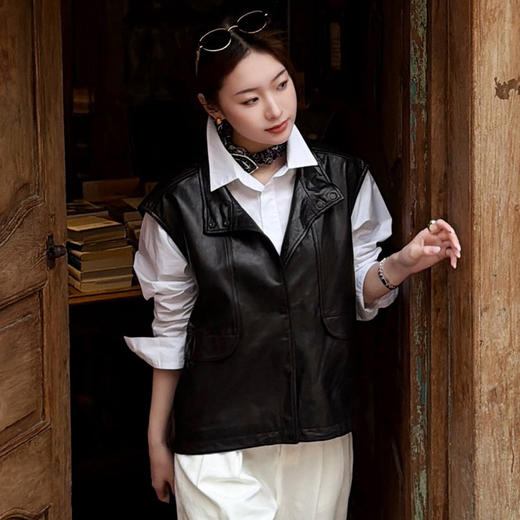 【预售7天】良木礼立领羊皮马甲（Q2582114） 商品图0