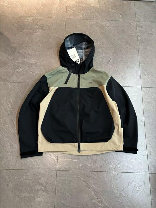 小树家KL三色冲锋衣，男女同款.. 宽松版，上身无敌帅.. 商品图4