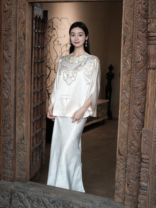 盛唐牡丹大师系列-卢梅红| 金绣游园新中式上衣(盛唐牡丹与非遗传承人卢梅红联名系列) 商品图7