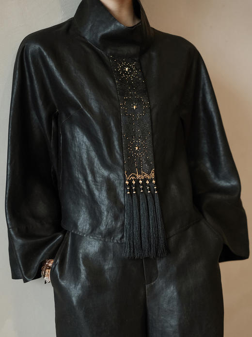 盛唐婧 | 本色行云重磅真丝香云纱立领钉珠小外套 商品图1