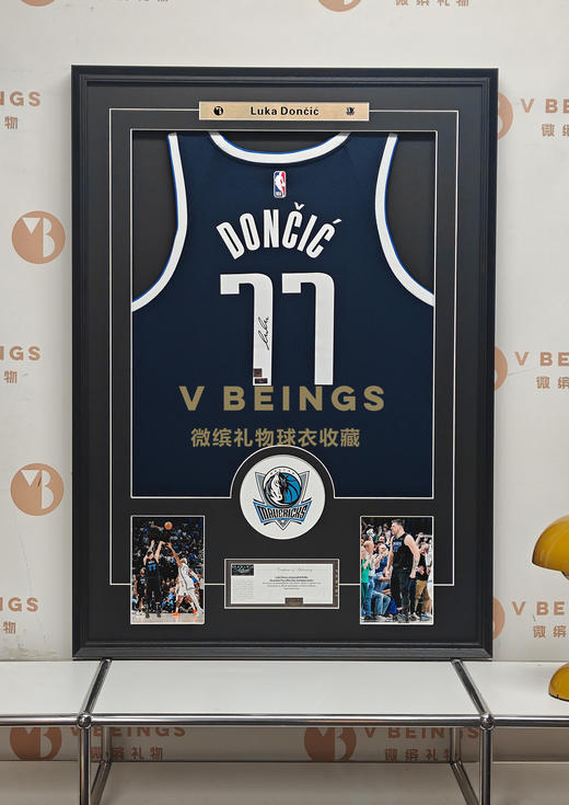 收藏系列 东契奇 独行侠队77号深蓝色球迷版 亲笔签名球衣 商品图1