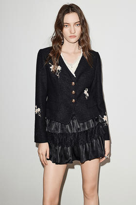 马克门店发货：黑色珠片绣花V领26春季暗纹肌理感收腰短外套MF80JA005A90