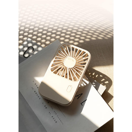 美国 S-F30手持小风扇  CE认证桌面迷你超薄户外风扇 三档调节带支架 商品图3