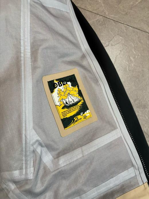小树家KL三色冲锋衣，男女同款.. 宽松版，上身无敌帅.. 商品图8