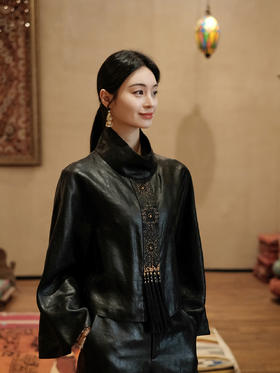 盛唐婧 | 本色行云重磅真丝香云纱立领钉珠小外套