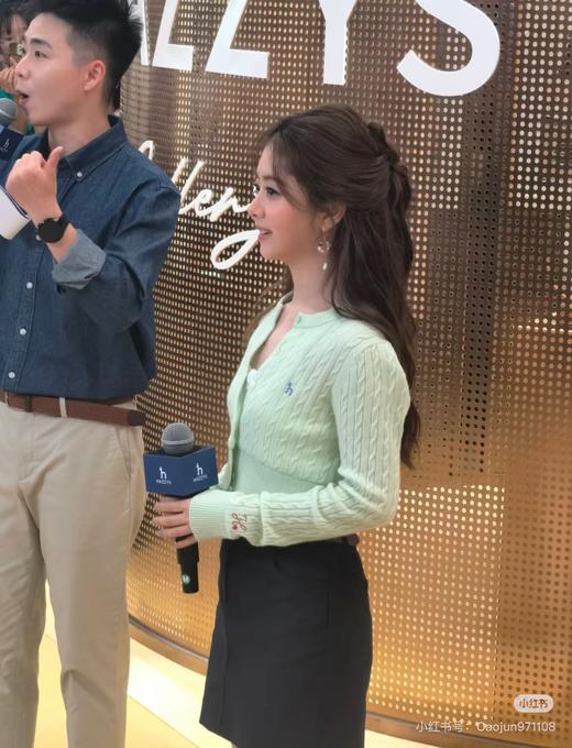 谭松韵同款 哈吉斯HAZZYS女士麻花开衫系列 商品图1