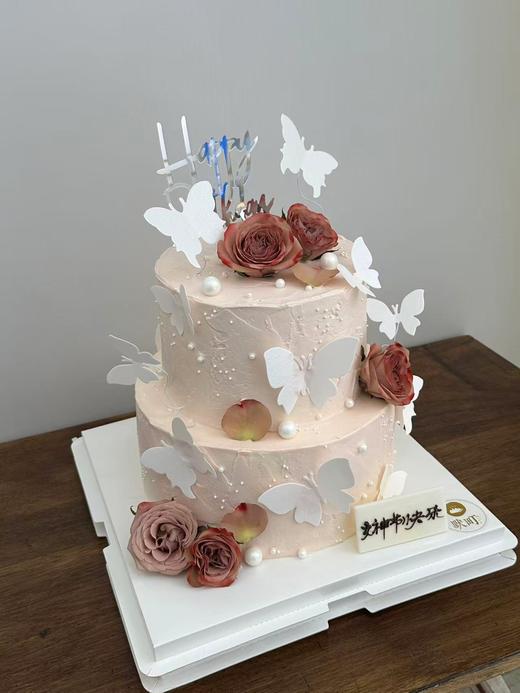 纯白蝴蝶卡布奇诺双层蛋糕 商品图1