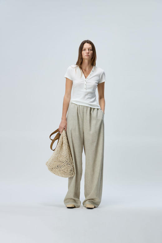 V领修身T 商品图0