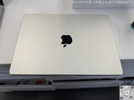 【门店样品】1️⃣14 英寸 MacBook Pro: Apple M4 Pro 芯片店铺同步在售，库存更新可能不及时看中直接扫码联系店内销售。 商品图2