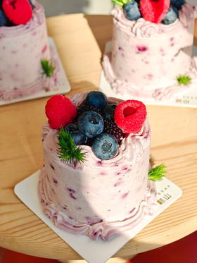 桑葚莓莓小奶糕