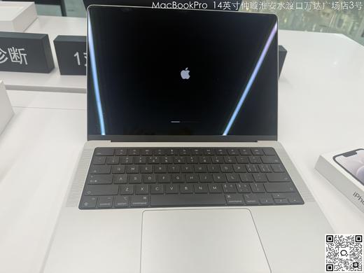 【门店样品】2️⃣14 英寸 MacBook Pro: Apple M4 Pro 芯片店铺同步在售，库存更新可能不及时看中直接扫码联系店内销售。 商品图6