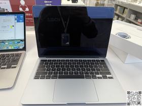 【门店样品】1️⃣13 英寸 MacBook Air Apple M4店铺同步在售，库存更新可能不及时看中直接扫码联系店内销售。