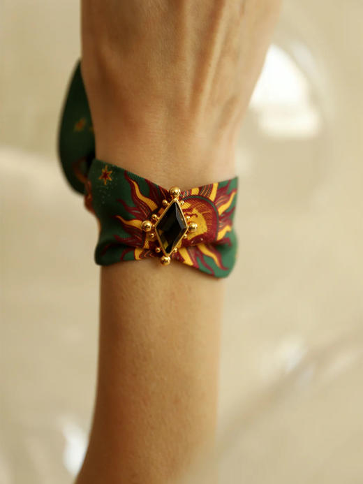 订购8周到｜AN-NEE-Circus Olive-星象图腾 4cm 丝巾手镯［法国设计师］ 商品图1