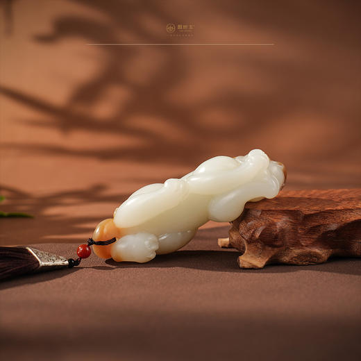 「瑞貅聚福尊」糖羊脂玉手把/小摆件 商品图5