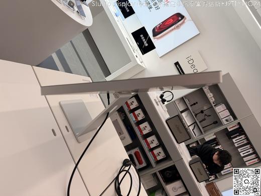 【门店样品】Studio Display 店铺同步在售，库存更新可能不及时看中直接扫码联系店内销售。 商品图4